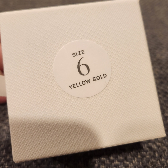 Winter 2022 Jilly Box gold ring - Picture 3 of 4